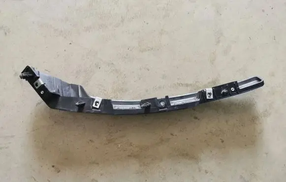 Chevrolet Camaro Front bumper mounting bracket 84140555