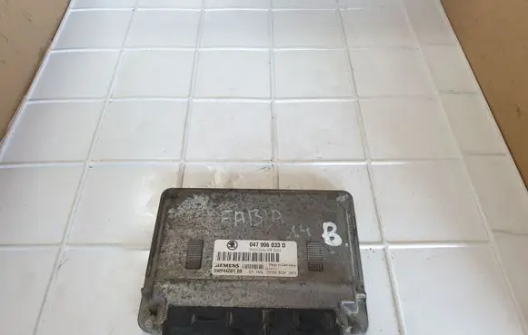 Skoda Fabia Mk1 (6Y) Engine control unit/module 047906033D 5WP4420109