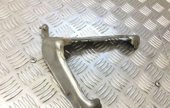 Mercedes-Benz C W205 Engine mounting bracket A2740960540