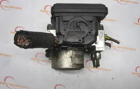 Nissan Leaf I (ZE0) ABS Pump A2114311812