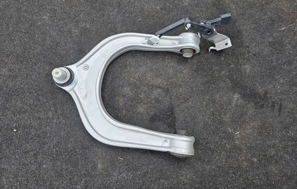 BMW X7 G07 Front upper control arm/wishbone 6883115 231842204