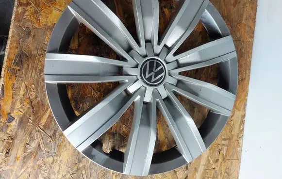 Volkswagen Tiguan R17 wheel hub/cap/trim 5NA601147B
