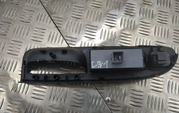 Volkswagen PASSAT B6 Electric window control switch 3C2867172