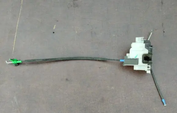 Peugeot Bipper Front door lock 1361754080 9135HY