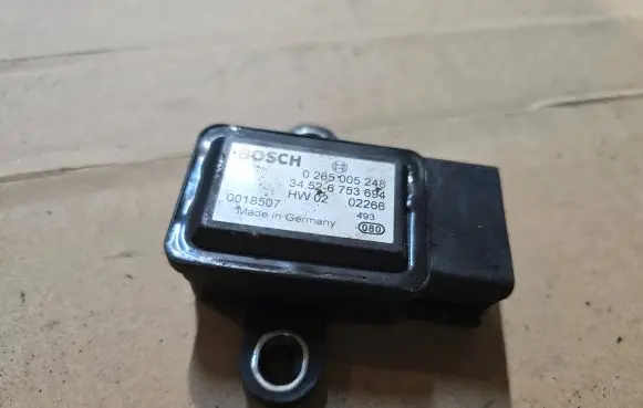 BMW 5 E39 ESP acceleration yaw rate sensor 34526753694 0018507