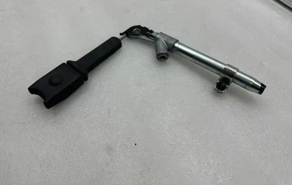 Tesla Model S Front seatbelt buckle 1084079 1082098