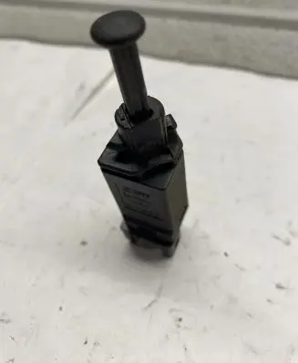 Volkswagen PASSAT B4 Brake pedal sensor switch 191945515