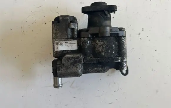 BMW 5 E60 E61 Power steering pump 6780848