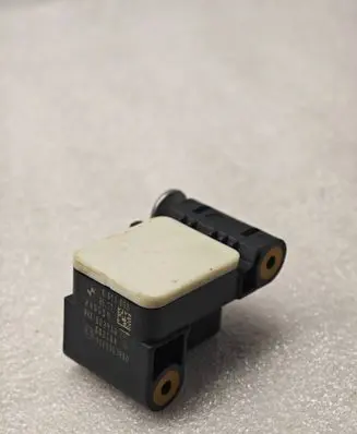 BMW X5 E70 Airbag deployment crash/impact sensor 6911003 0285003900 503916