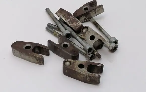 Mercedes-Benz C W203 Fuel Injector clamp holder