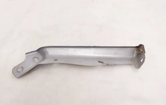 Nissan X-Trail T32 Fender mounting bracket