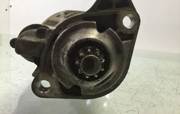 Volkswagen Golf IV Starter motor 020911023F