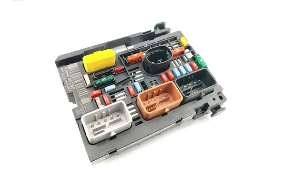 Peugeot 308 Fuse module 9664706280