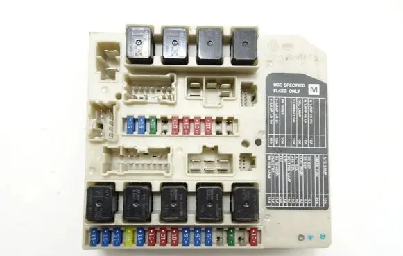 Nissan X-Trail T31 Fuse module