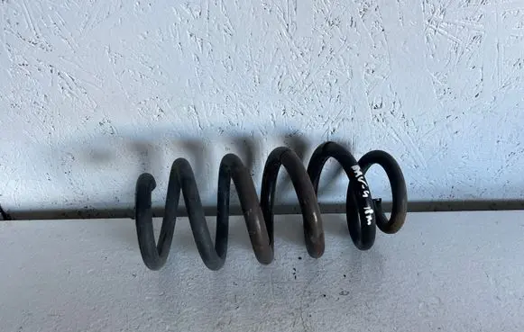 Toyota RAV 4 (XA40) Rear coil spring
