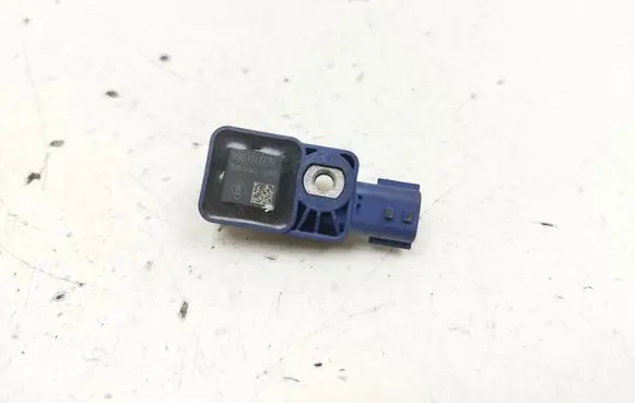 Dacia Logan II Airbag deployment crash/impact sensor 988304337R 021013 5WK44443