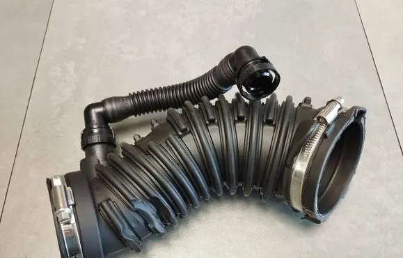Volkswagen Tiguan Air intake hose/pipe 5QF129656L