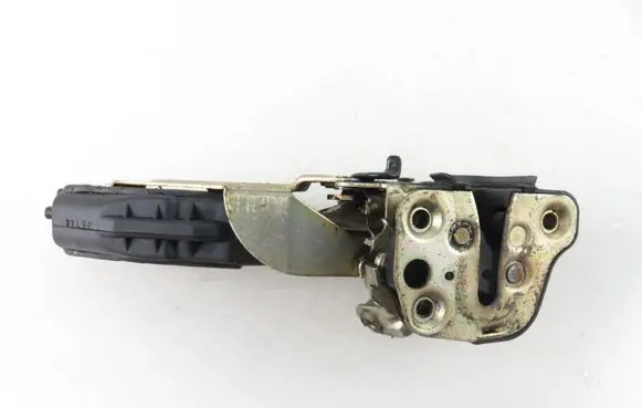 Opel Omega A Rear door lock 90229916