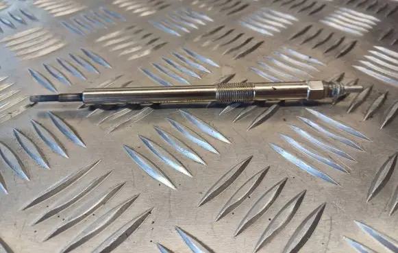 Renault Laguna III Glow plug 8200561251