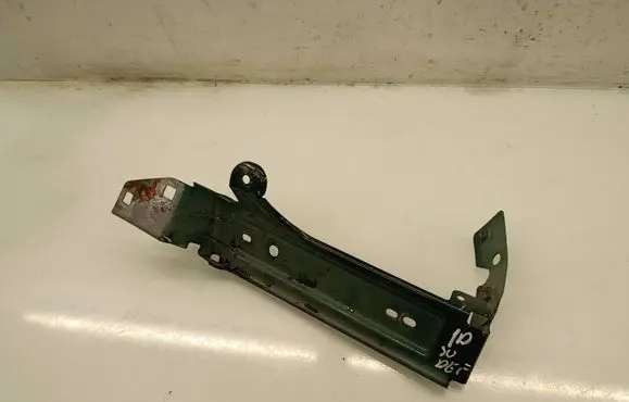 Alfa Romeo Stelvio Fender mounting bracket 