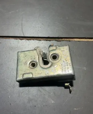 Audi 80 90 B3 Front door lock 893837016C