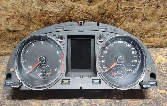 Volkswagen PASSAT B7 Speedometer (instrument cluster) 3AA920870L