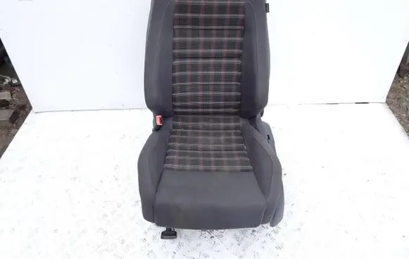 Volkswagen Golf V Front driver seat adsvav