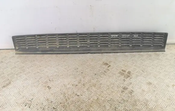 Rear bumper trim bar molding