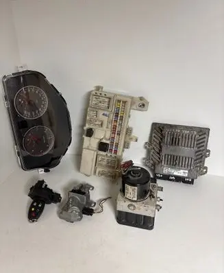 Volvo V50 Engine ECU kit and lock set 5WS40212GT 30729518 30736589A