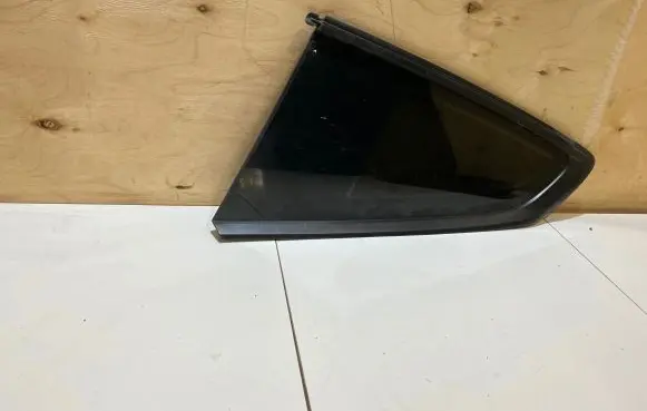 Ford Mustang VI Rear side window JR3B6329701AB