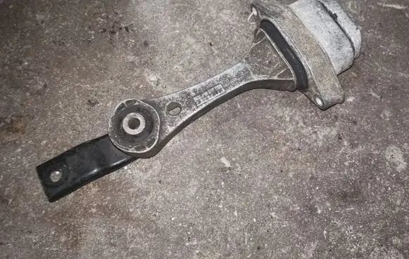 Volkswagen Golf IV Engine mount bracket 1J0199851
