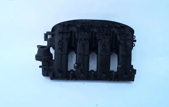 Volkswagen PASSAT B8 Intake manifold 06K133201R