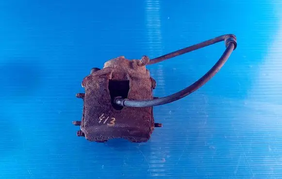 Volkswagen Golf VI Front brake caliper