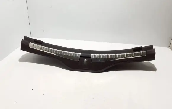 Trunk/boot sill cover protection