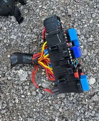 Renault Captur II Fuse module 243805499R