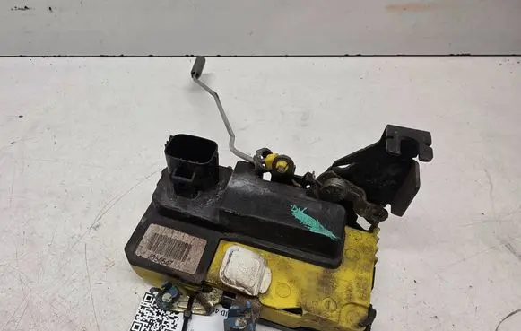 Volvo S80 Front door lock 8650547
