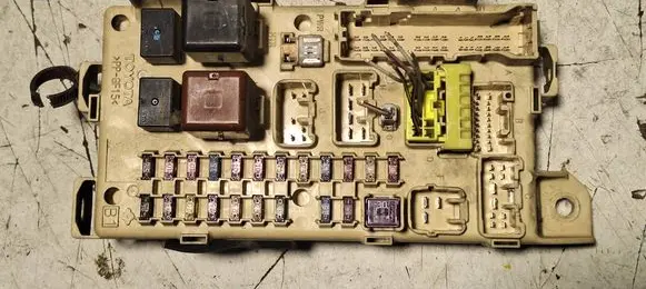 Toyota Avensis Verso Fuse module 8922144030