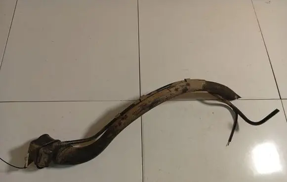 Citroen C4 I Picasso Fuel tank filler neck pipe 08025882