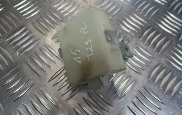 Toyota Avensis T250 Door central lock control unit/module 89741-05050