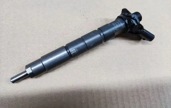 Mercedes-Benz X-class W470 Fuel injector 0445118040