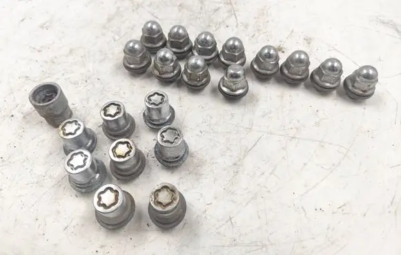 Mitsubishi Eclipse Anti-theft wheel nuts and lock 