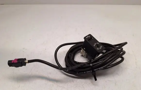 BMW X3 F25 USB socket connector 84109237654 61319189174