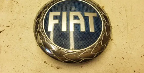 Manufacturer badge logo/emblem