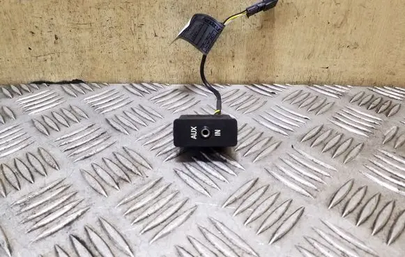 BMW X3 E83 AUX in-socket connector 61316930561 6930561 342863801