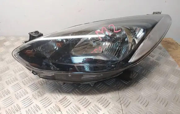 Mazda 2 Headlight/headlamp D65151040 P6514L
