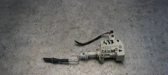 Volkswagen Touran I Central locking motor 1T0810773