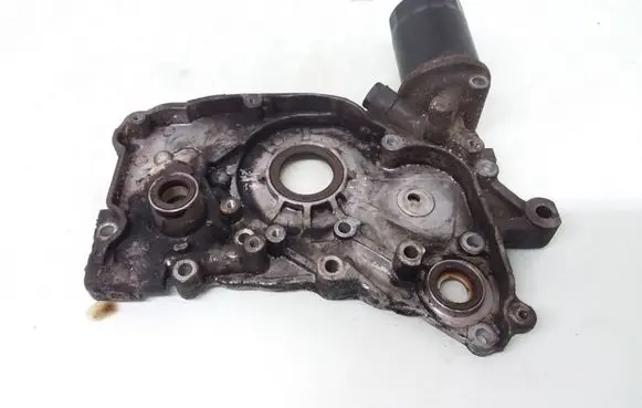 Oil filter mounting bracket