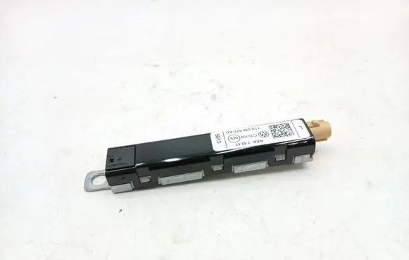 Volkswagen Touran II Aerial antenna amplifier 1T0035577AD