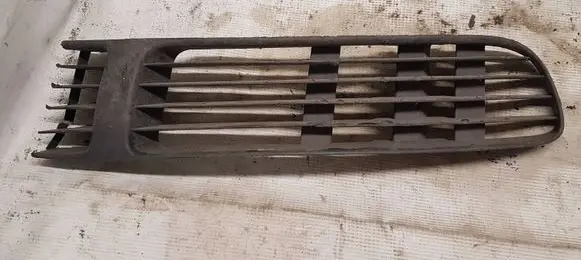 Volkswagen PASSAT B5 Front bumper lower grill 3B0853678B