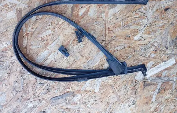 Fiat Freemont Windshield trim 05116265AC 05116264AC